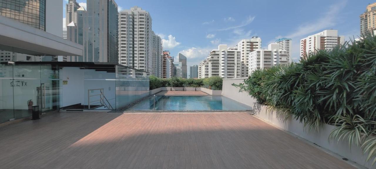 Twenty Three Residence Bangkok Exteriör bild