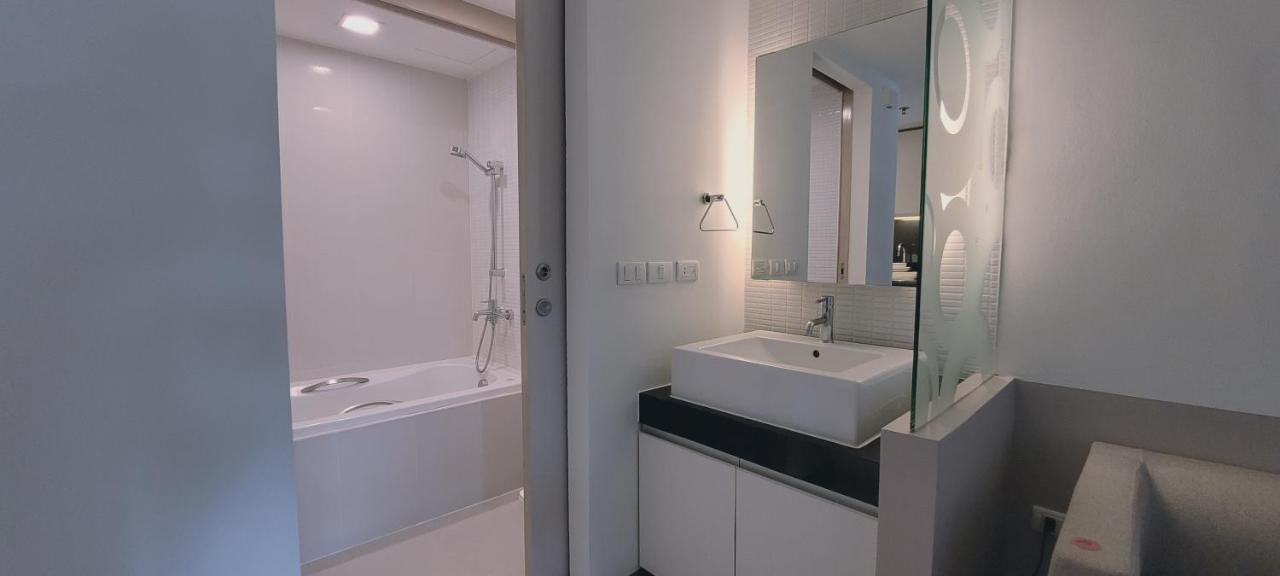 Twenty Three Residence Bangkok Exteriör bild