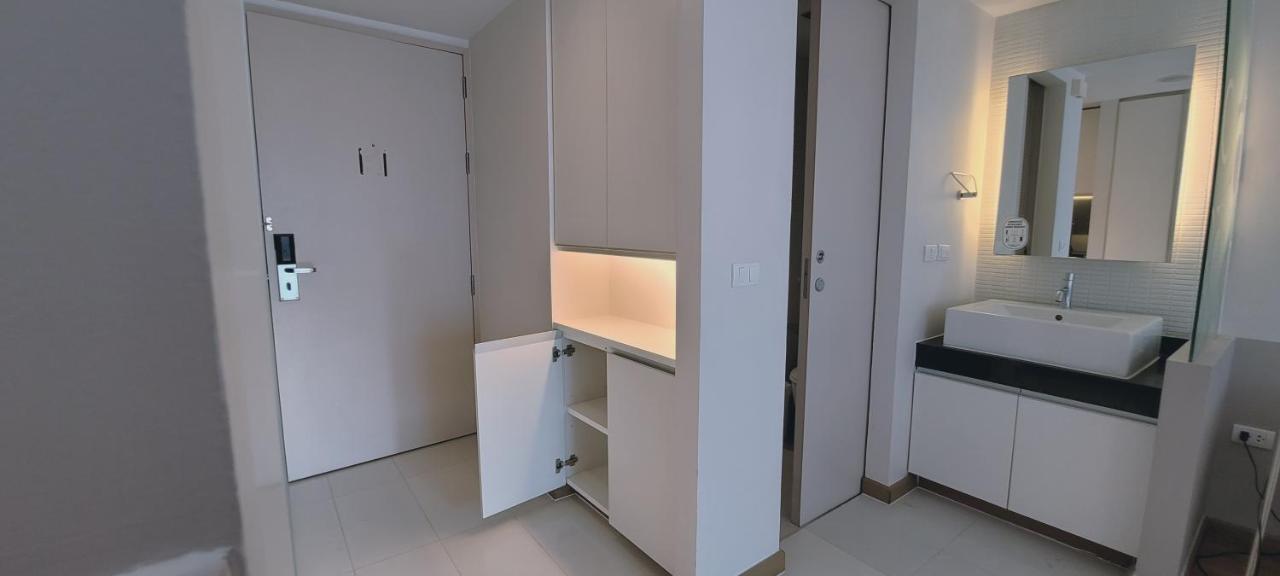 Twenty Three Residence Bangkok Exteriör bild