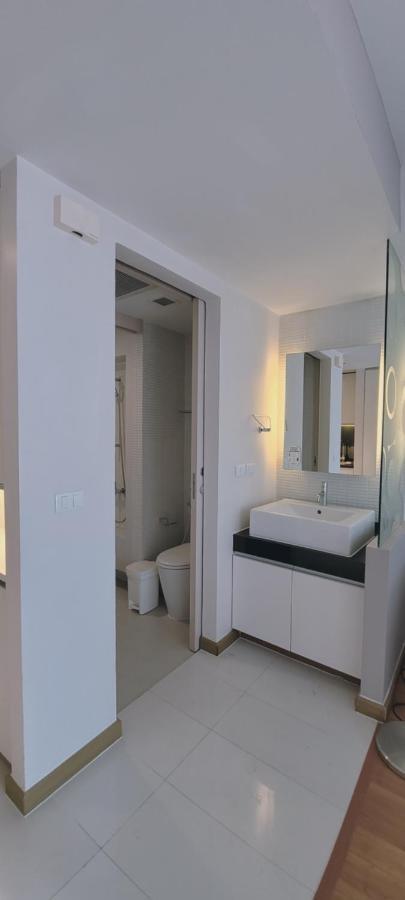 Twenty Three Residence Bangkok Exteriör bild