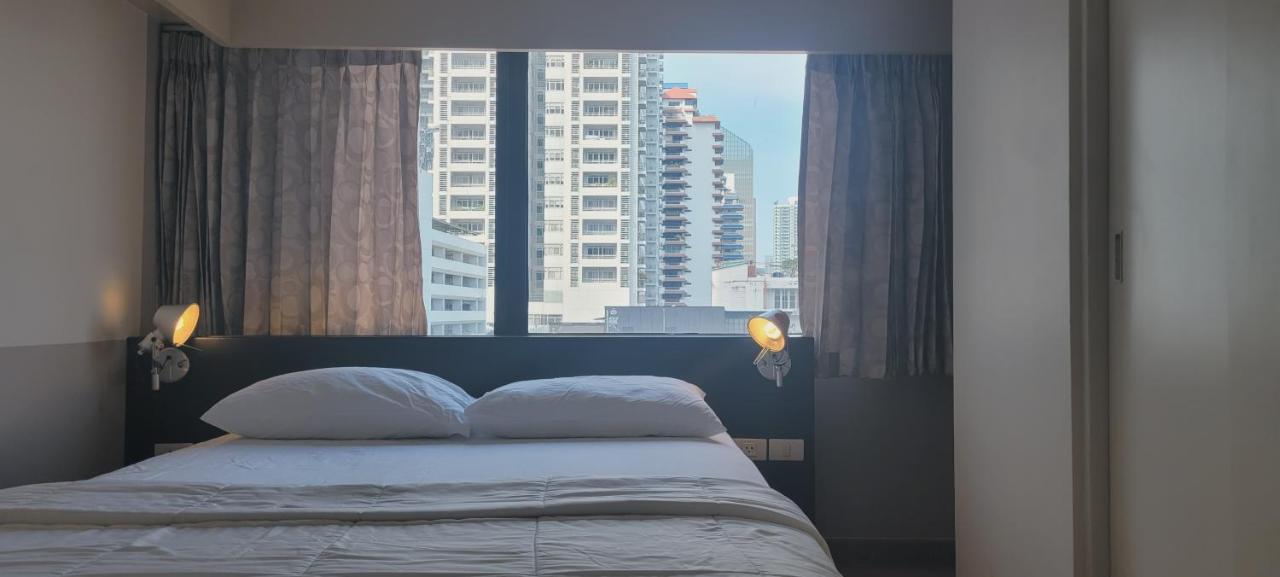 Twenty Three Residence Bangkok Exteriör bild