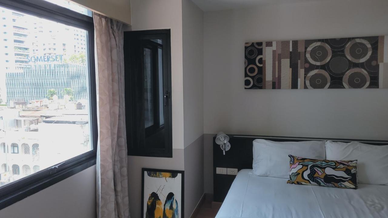 Twenty Three Residence Bangkok Exteriör bild