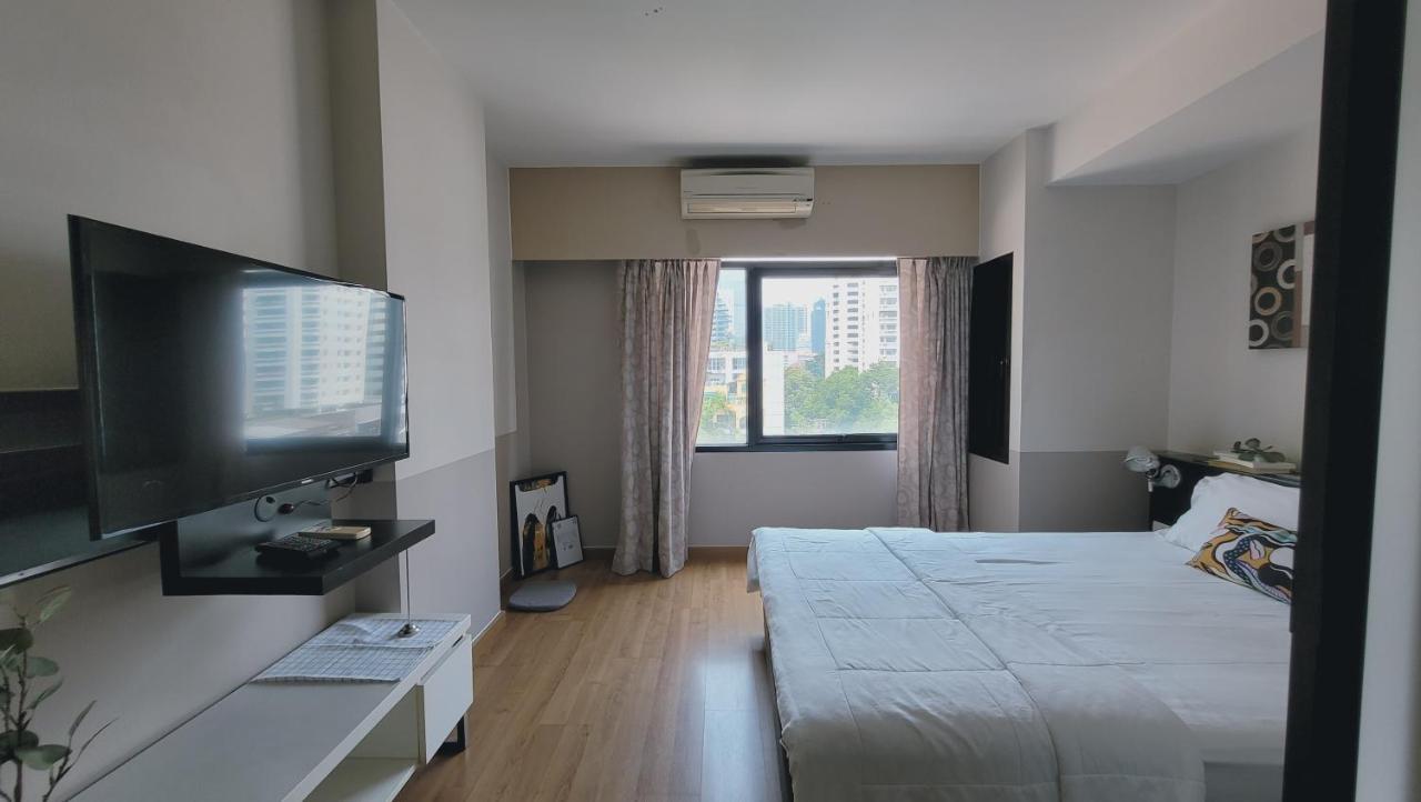 Twenty Three Residence Bangkok Exteriör bild