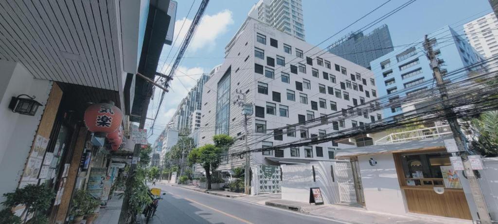 Twenty Three Residence Bangkok Exteriör bild